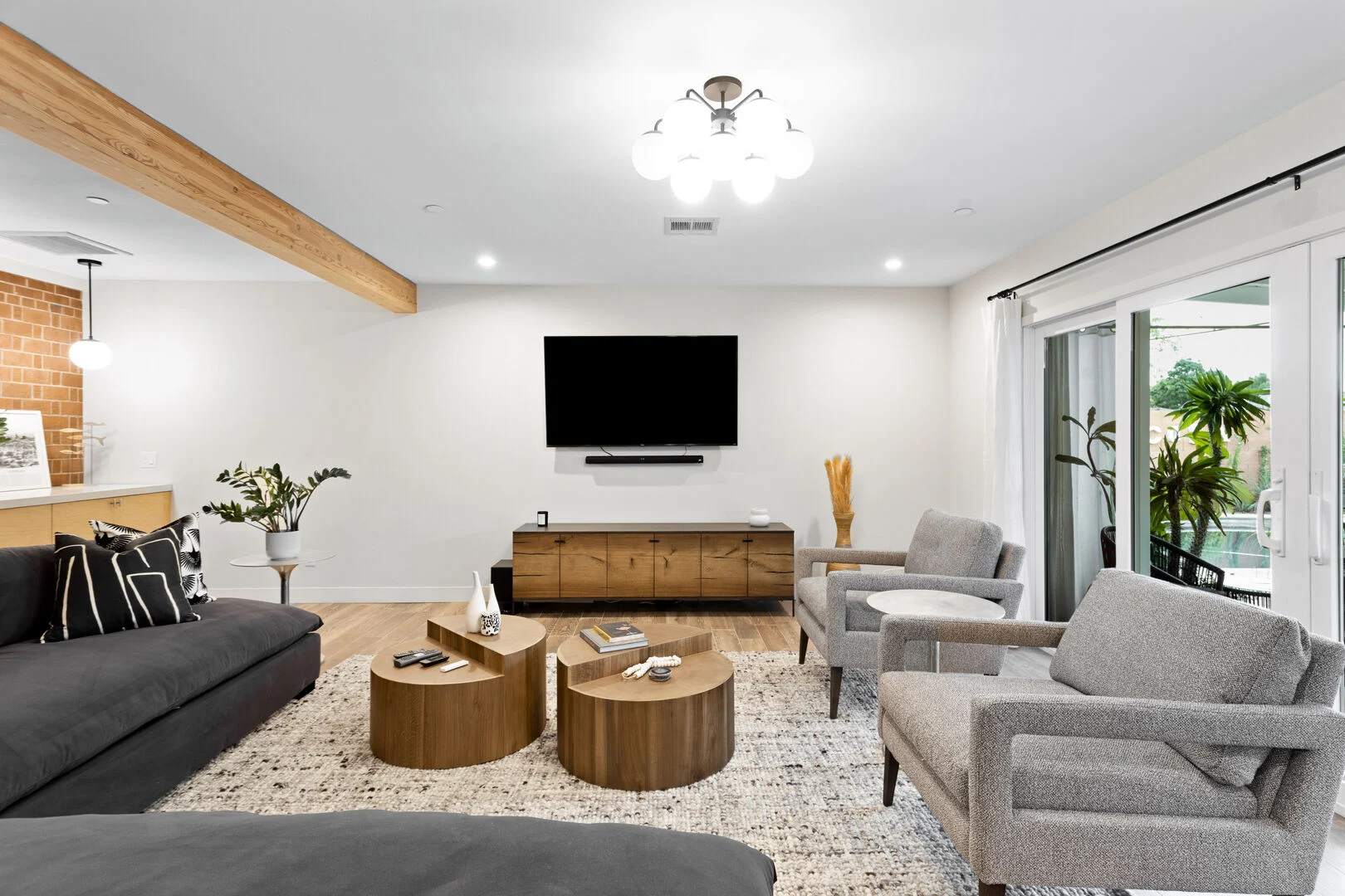 Acacia House - Image 2